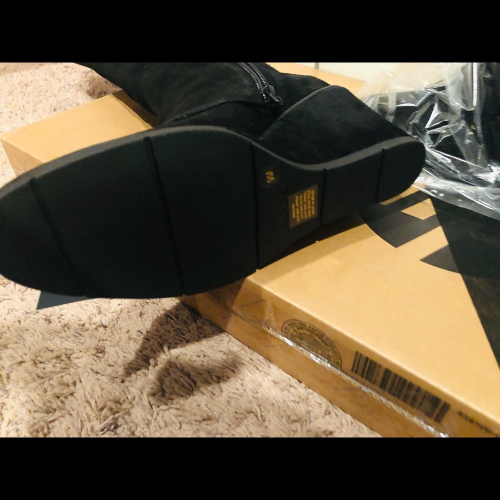 Boots - Picture 5 of 6